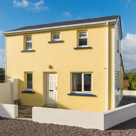 Large House With Adjoining Close To Holiday home