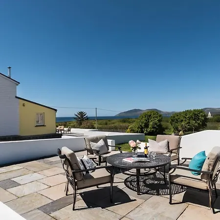 Holiday home Large House With Adjoining Close To *