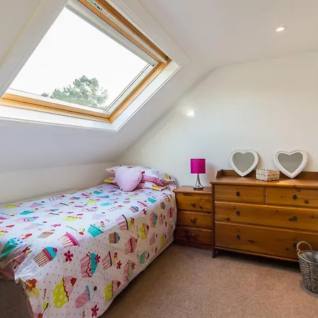 Large House With Adjoining Close To Holiday home