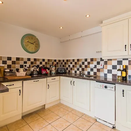 Holiday home Large House With Adjoining Close To *
