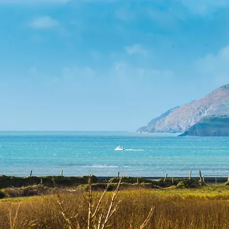 Large House With Adjoining Close To Holiday home