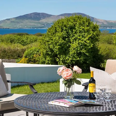 Holiday home Large House With Adjoining Close To