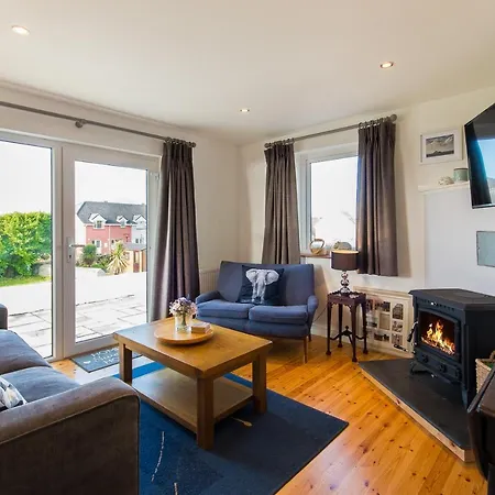 Large House With Adjoining Close To Waterville