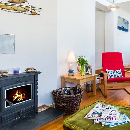 Large House With Adjoining Close To Holiday home